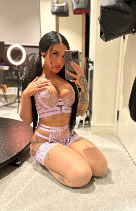 Pixie Dee model top pics