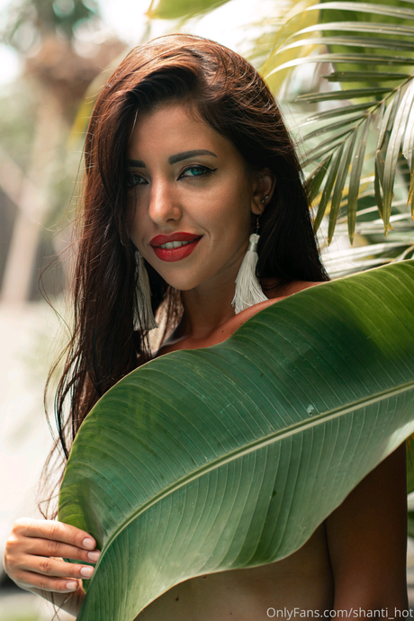 Shanti Shanti hot sexy star pictures