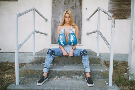 Thesavannaheleven model pic