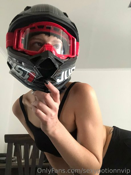 Valen Vip adult model photo