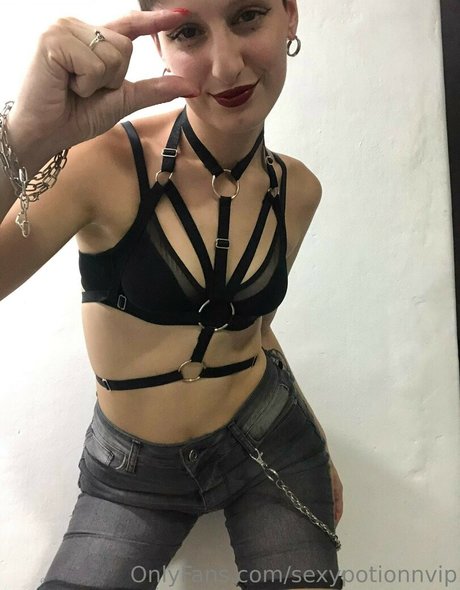 Valen Vip adult actress photo