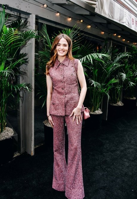 Zoey Deutch pornstar nice galleries