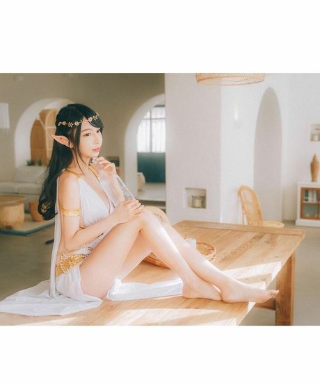 Zoe So high quality model photo