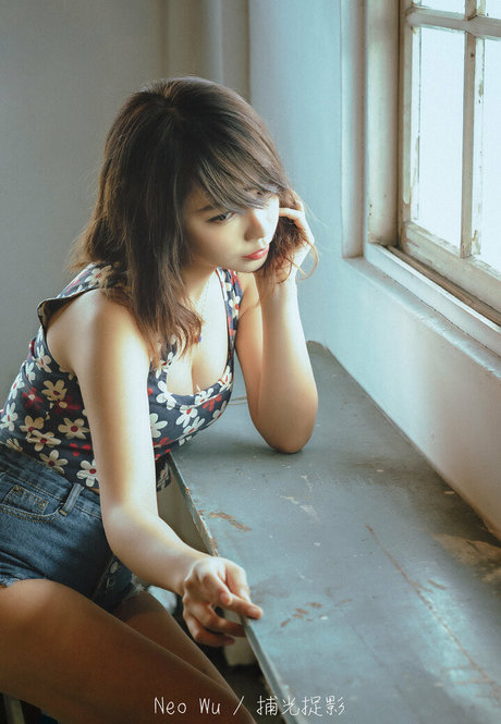 Zoe So beautiful model picture