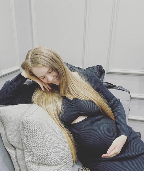 Zoe Salmon model perfect photo