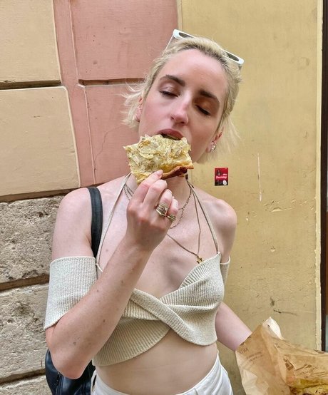 Zoe Lister Jones pornstar pretty pics