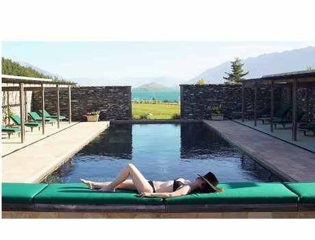 Zoe Lister Jones pornographic actress pic