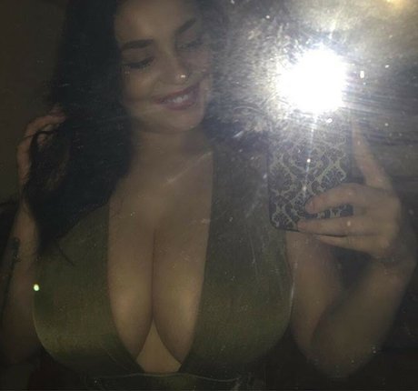 Zoe Leanne Cooper naked star photos