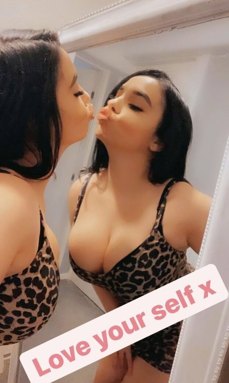 Zoe Leanne Cooper pretty model pictures