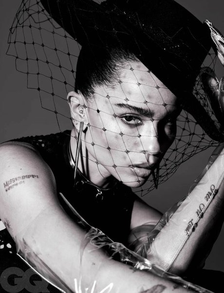 Zoe Kravitz model art galleries