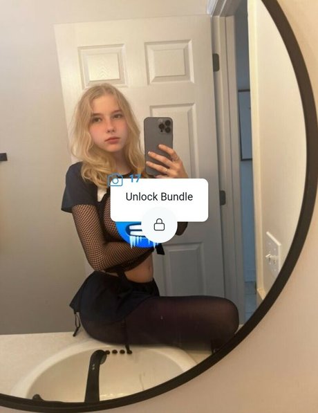 zoetheweeb art actress photo