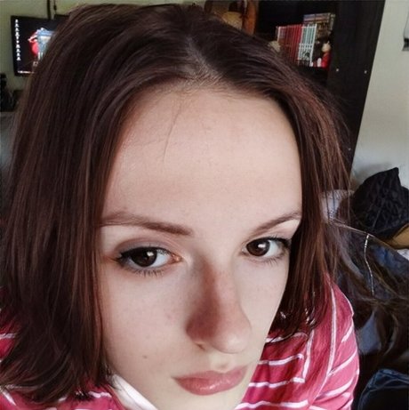 Zoepcbh model free photo