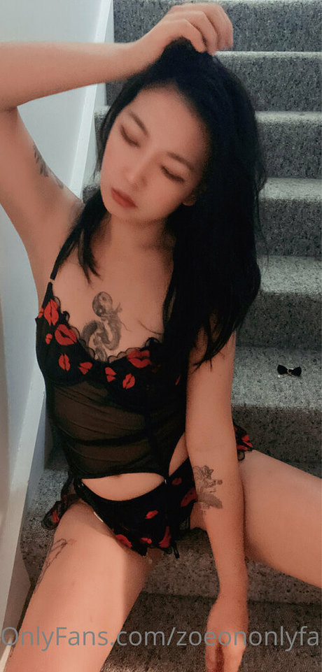 zoeononlyfans porn actress image