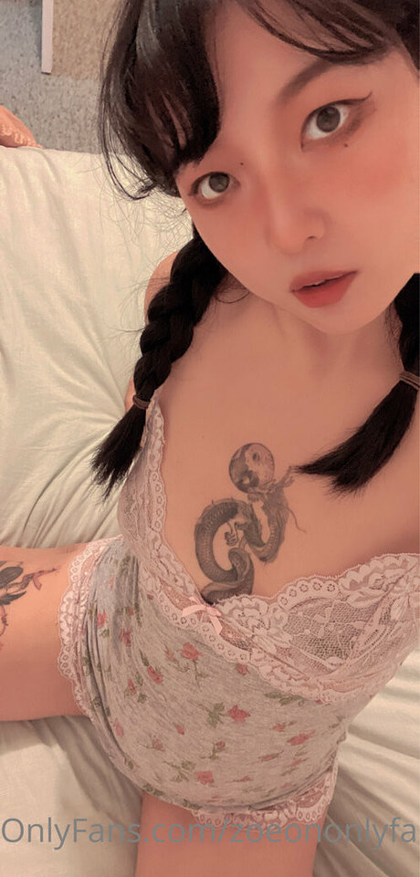 zoeononlyfans star xxx image