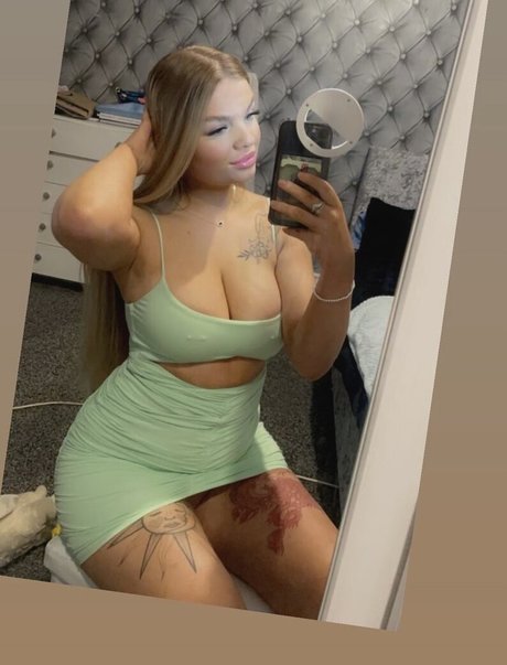 Zoe ellerington naked star pics