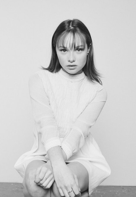 Zoe Colletti nude pornstar pics