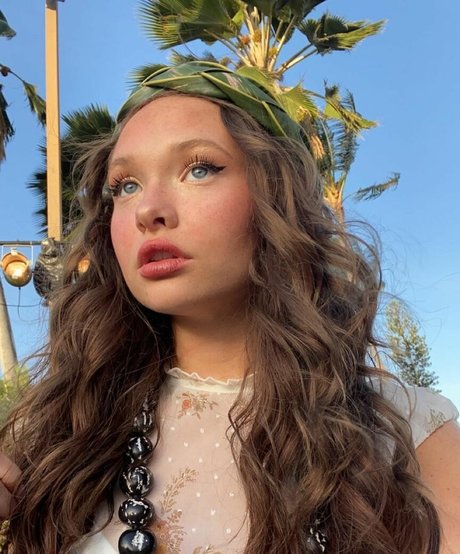 Zoe Colletti star nudes photo