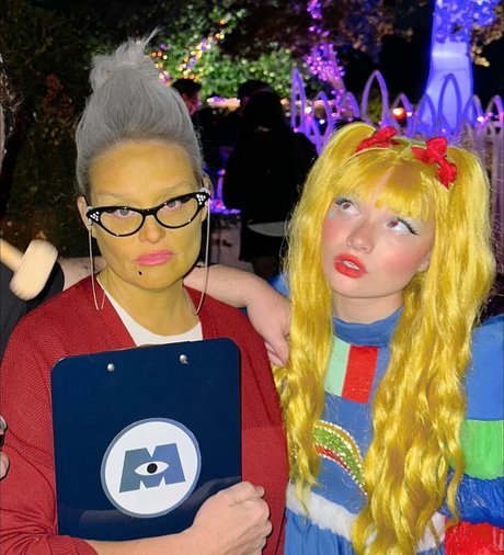 Zoe Colletti model nice image