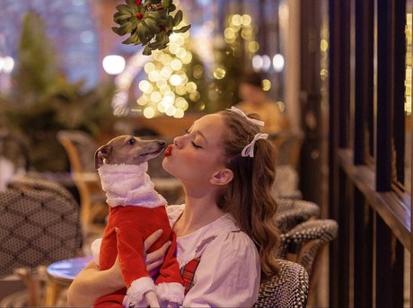 Zoe Colletti sexy actress pictures