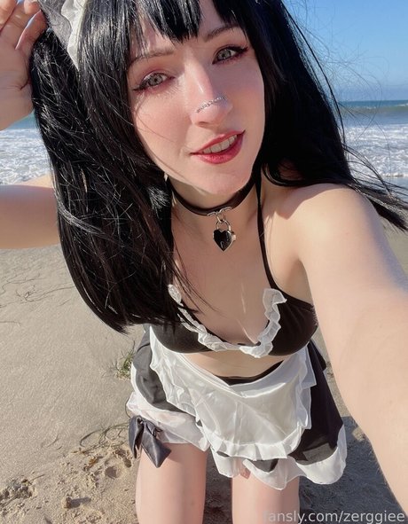 zerggiee model hot image