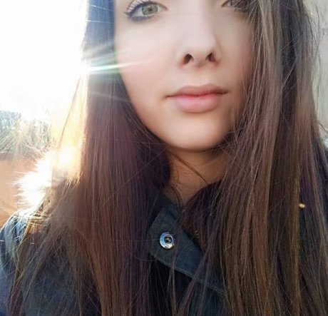 Lucie Wilde nude model gallery