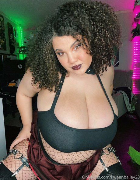 Kweenbailey23 hot model pics