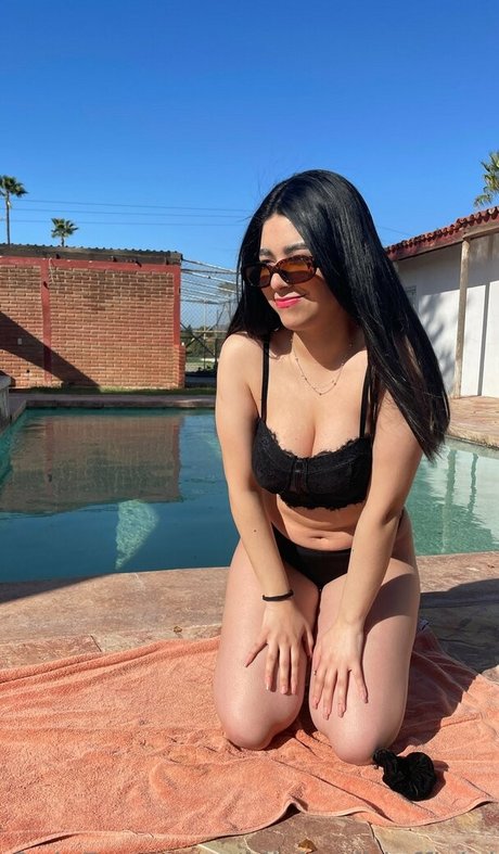 oliviawildofficial pretty actress picture