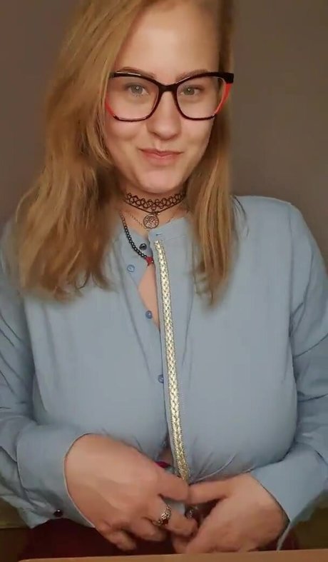 Pola Rainbow beautiful actress image