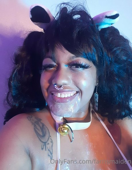 farrismaiden model nude picture