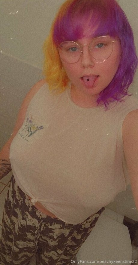 peachykeenstine22 erotic star image