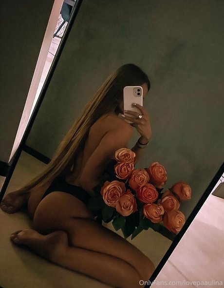 lovepaaulina naked model pic