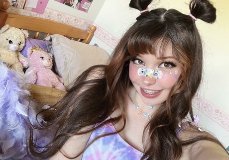 Belle Delphine nude star photo