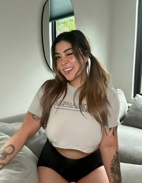 ashlynniswrong sexy pornstar picture