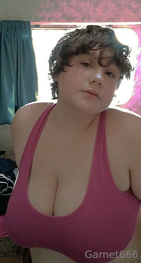 garnet666 naked model pic