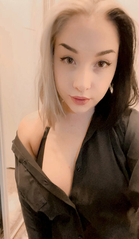 aelflaed naked actress photos