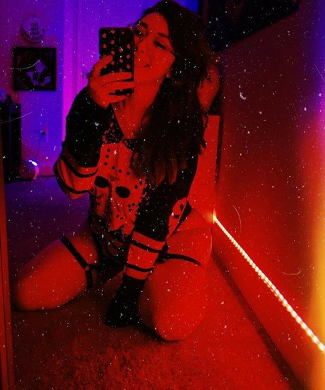 Koolysmiley naked star img