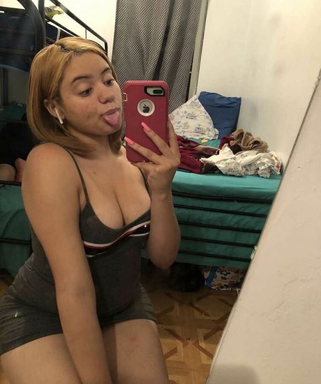 Sesy Dadoll sexy actress pics