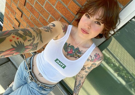 Anisa Jomha nice model photos