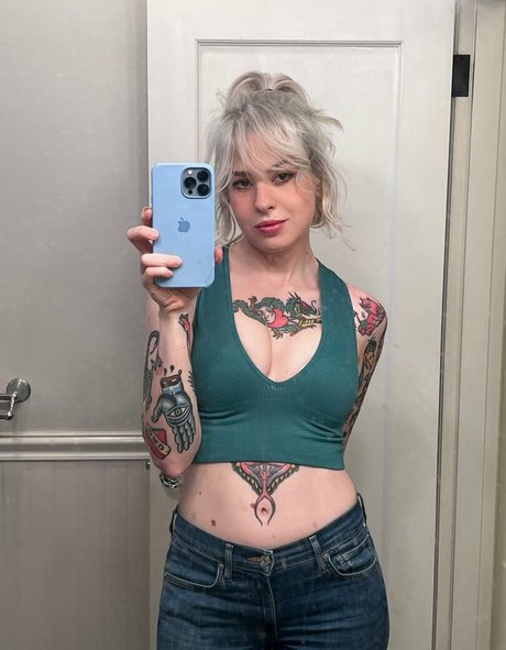 Anisa Jomha nude star gallery