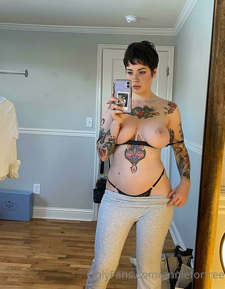 Anisa Jomha star naked image