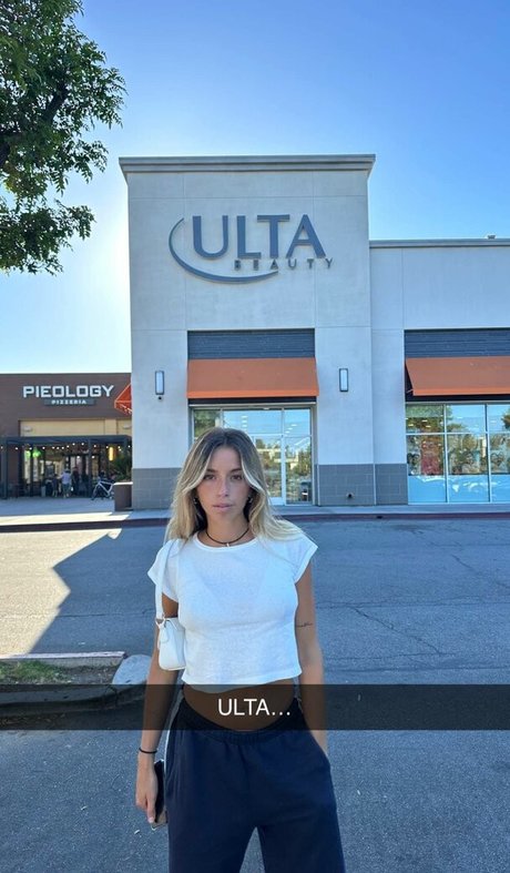 Sadie Mckenna model art image