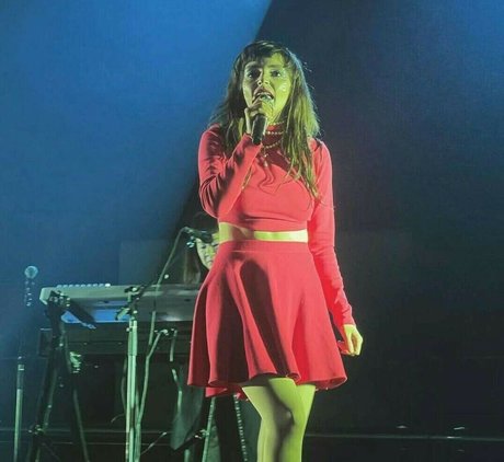 Lauren Mayberry model best pics