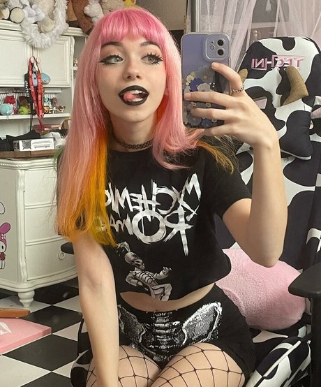 Iluvmeww pornstar nudes gallery