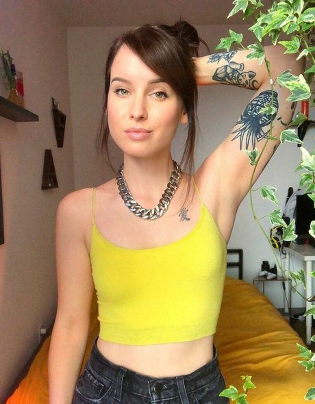 Sonja Reid hot star picture