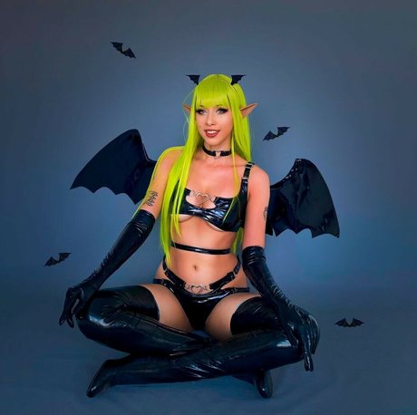 Magic Phyra model naked images