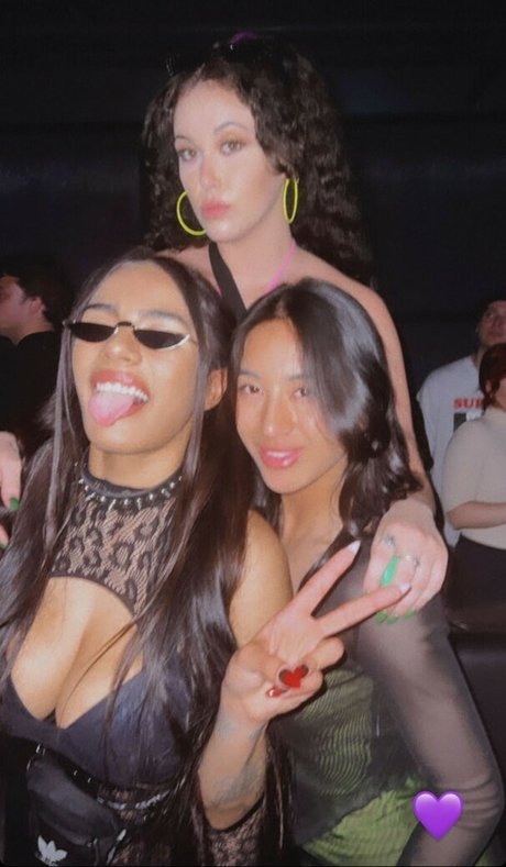 Noheli_ model top pictures