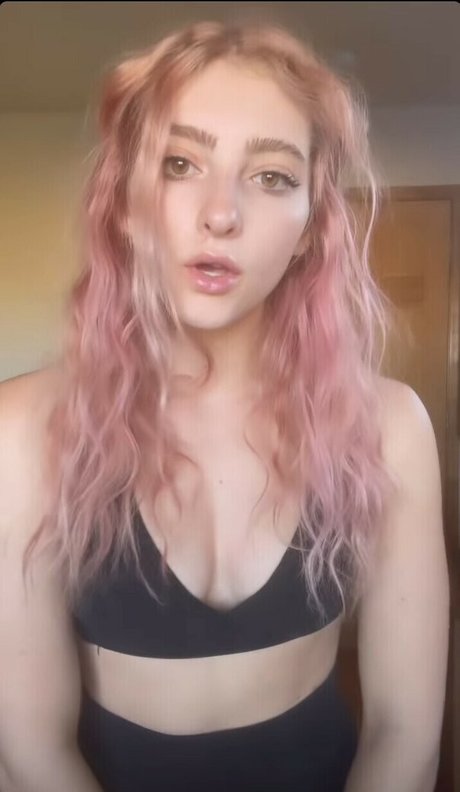 Willow Shields pornstar xxx pic