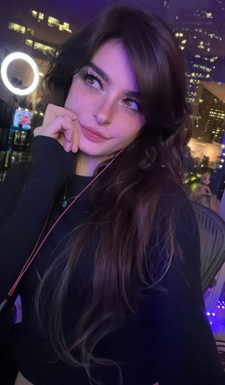 Aruuu model perfect photo