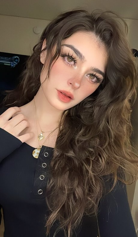 Aruuu pretty actress pictures