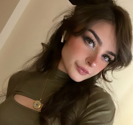 Aruuu model sex photos